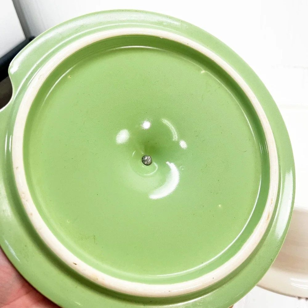 Vintage Salem Maple Leaf Casserole Bowl:‎ Atomic Green Covered Dish